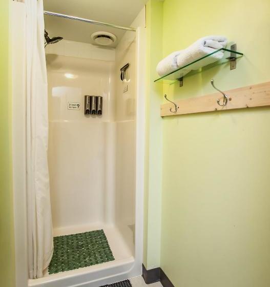 هتل The Cube In Revelstoke