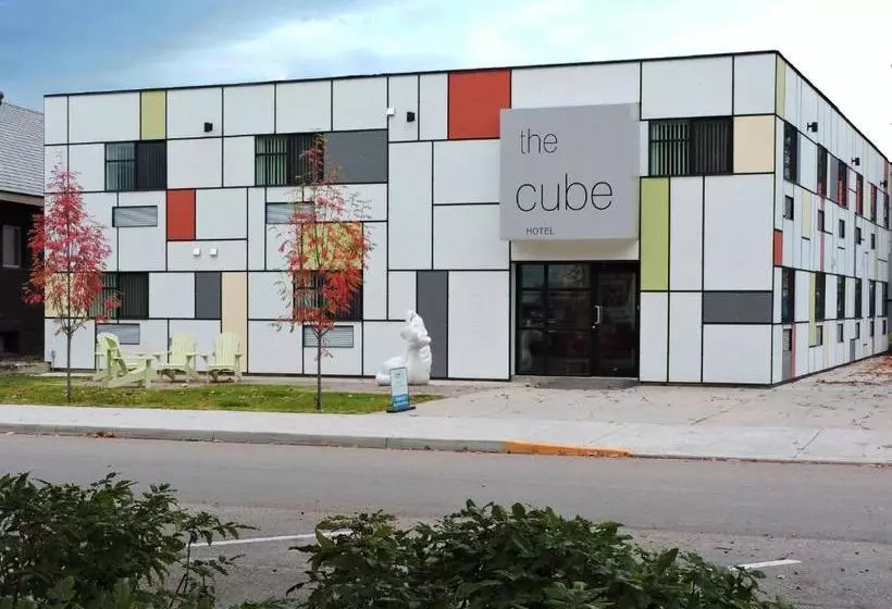 ホテル The Cube In Revelstoke