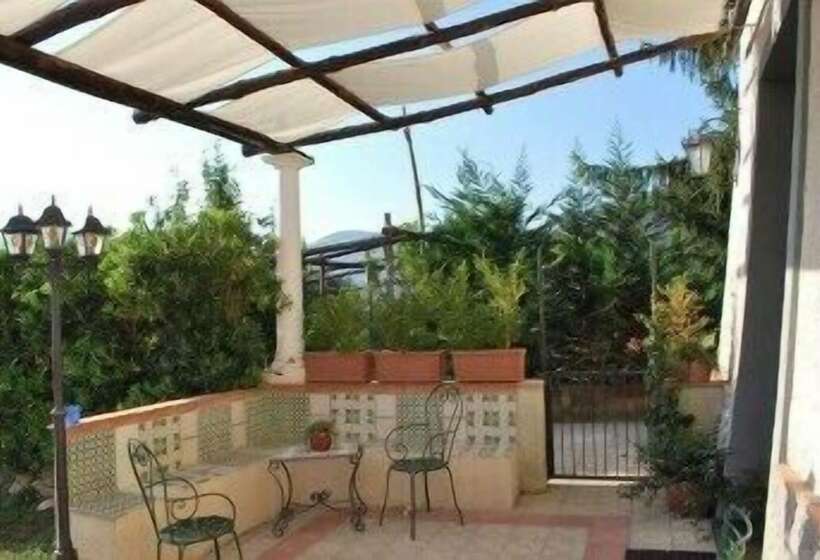 בית מלון כפרי Tramonti Divini