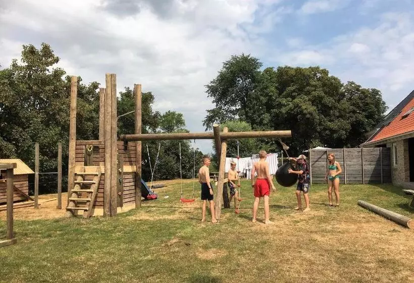 ホテル Vakantieboerderij Broeresloot