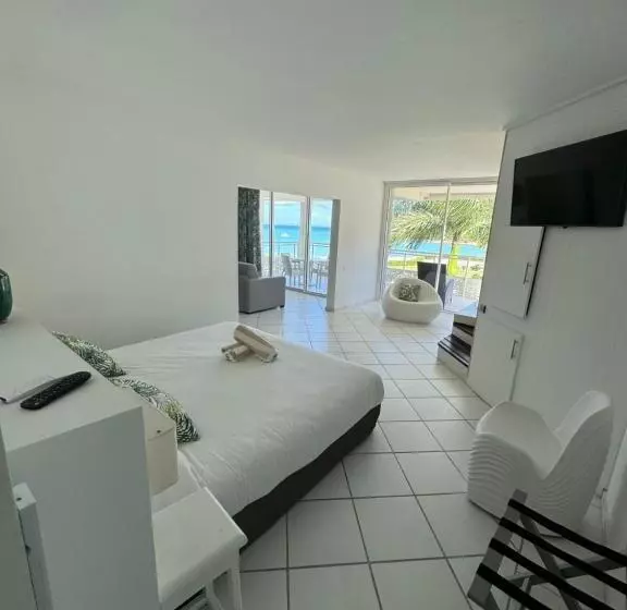 هتل Le Domaine Anse Marcel Beach Resort