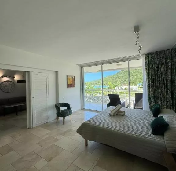 هتل Le Domaine Anse Marcel Beach Resort