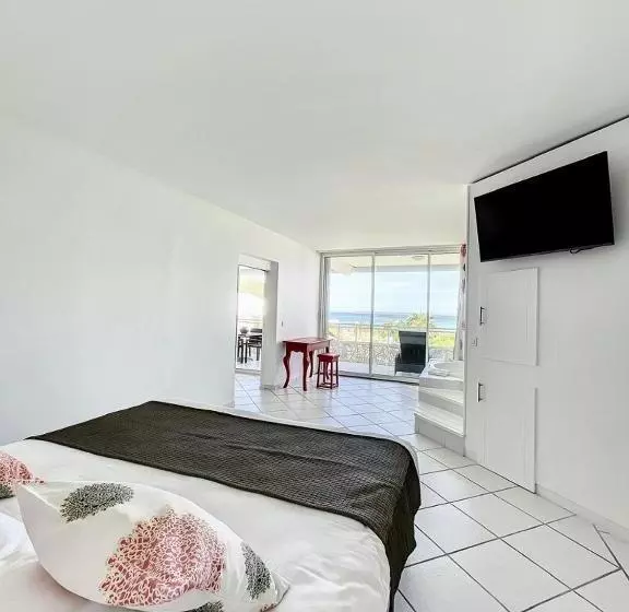 هتل Le Domaine Anse Marcel Beach Resort
