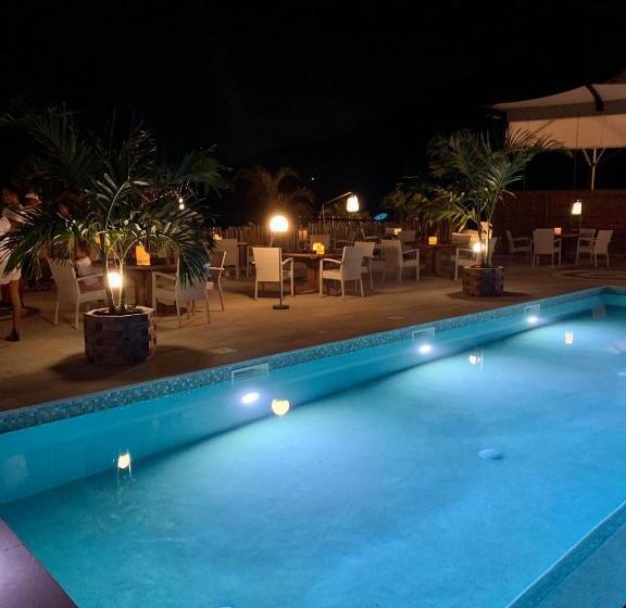 هتل Le Domaine Anse Marcel Beach Resort