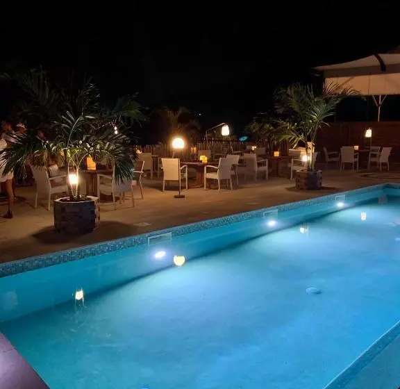 هتل Le Domaine Anse Marcel Beach Resort