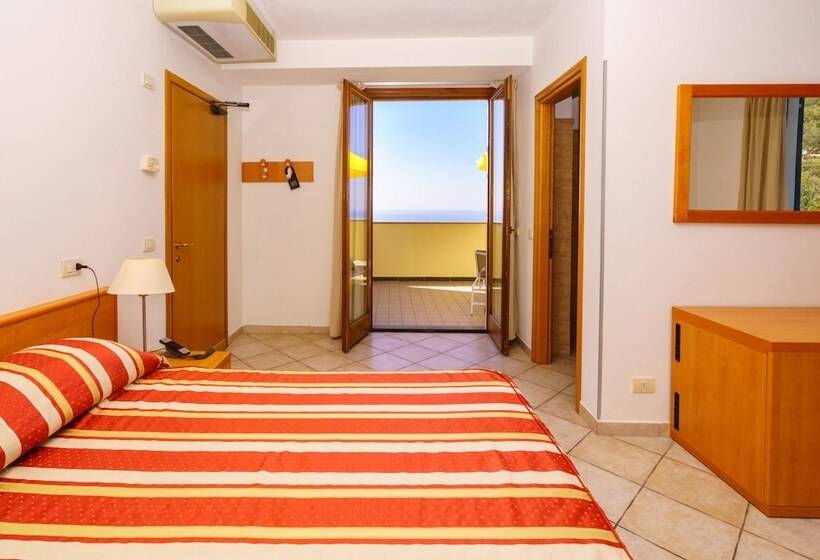 Отель Albergo Luna Di Marzo