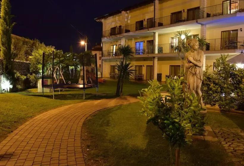 هتل Residenza Le Due Torri