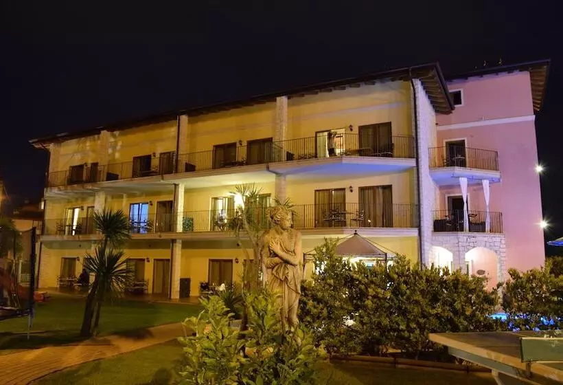 هتل Residenza Le Due Torri