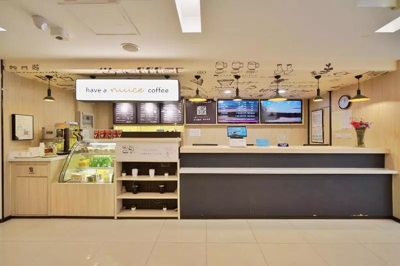 ホテル Hanting  Qingdao Taidong Wanda