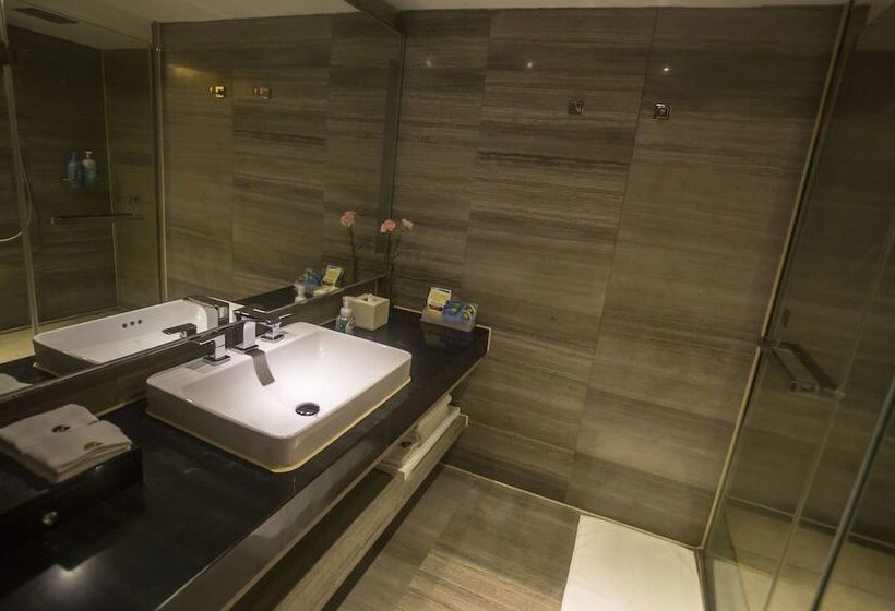 Manhattan Kinlen Hotel   Shishi