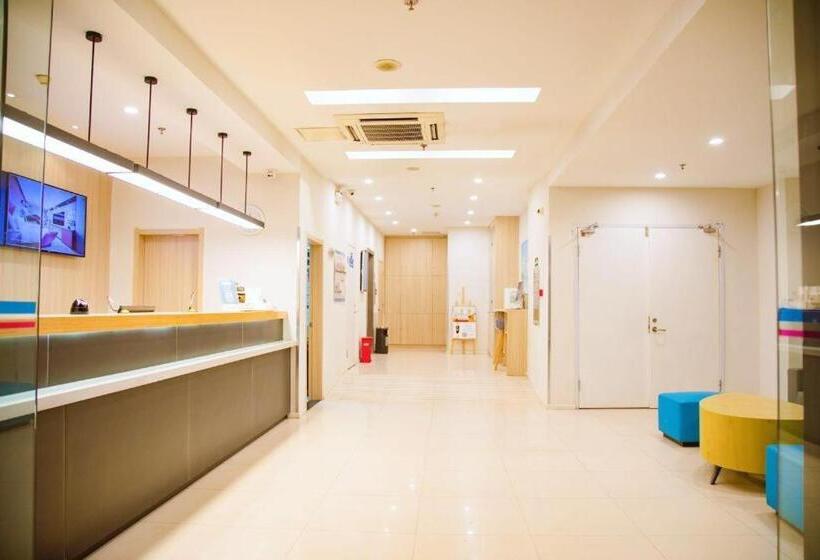 Hanting Hotel Nanjing Jiangpu Longhua Road Metro Station