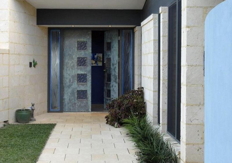 By The Beach B&b Self Contained Apartments