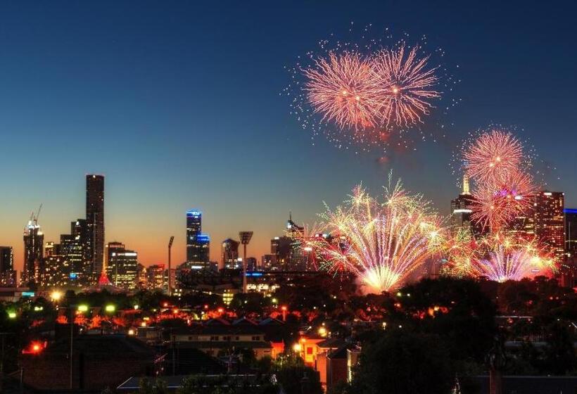 בית מלון כפרי Aura On Flinders Serviced Apartments