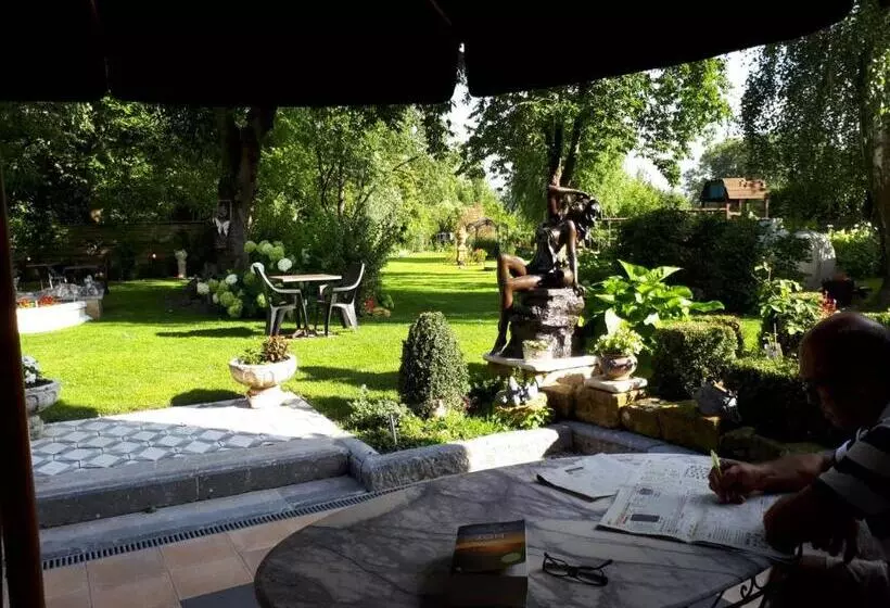 Hotelli B&b De Dubbelmolen