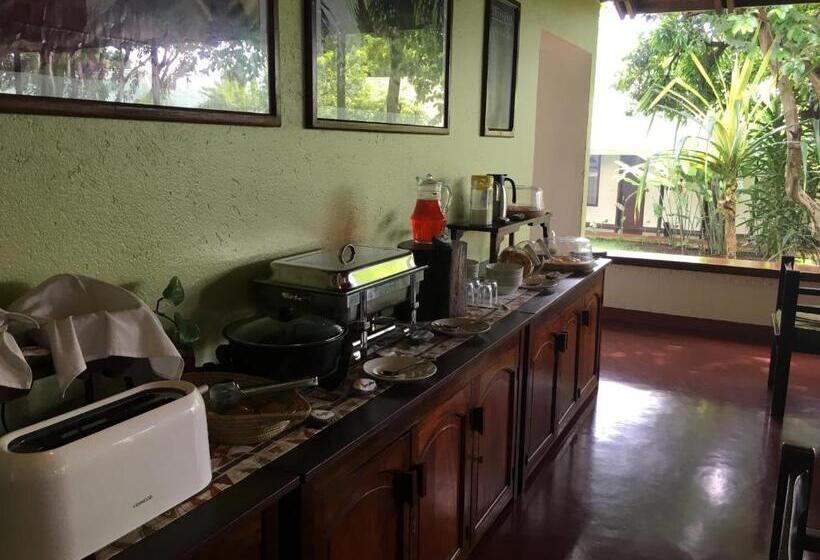 בית מלון כפרי Bristol Cottages Kilimanjaro