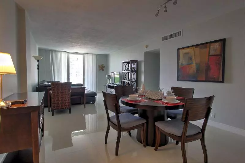 Hotelli Hollywood Condos