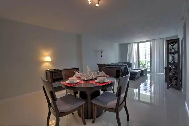 Hotelli Hollywood Condos