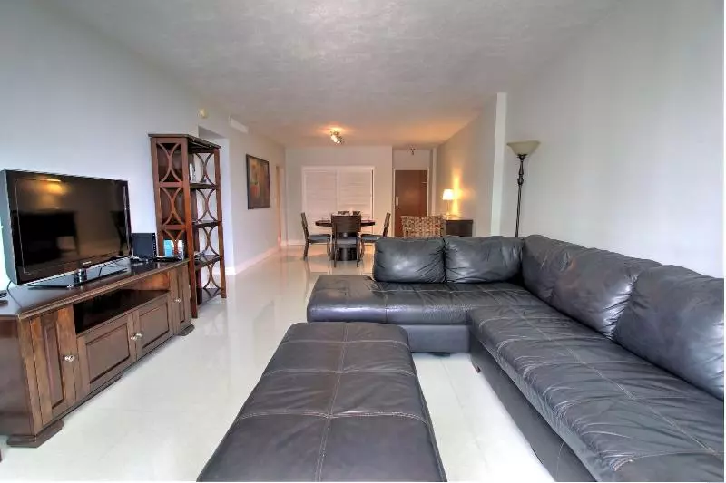 Hotelli Hollywood Condos