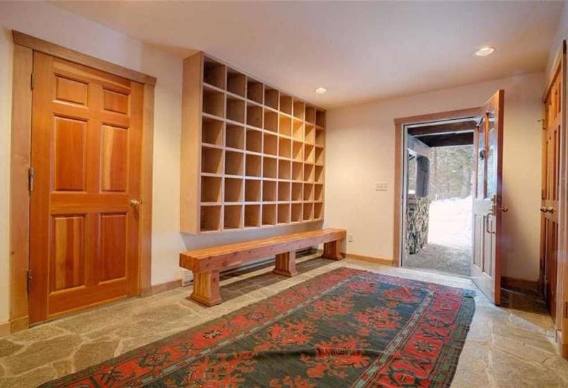 هتل Phoenix House