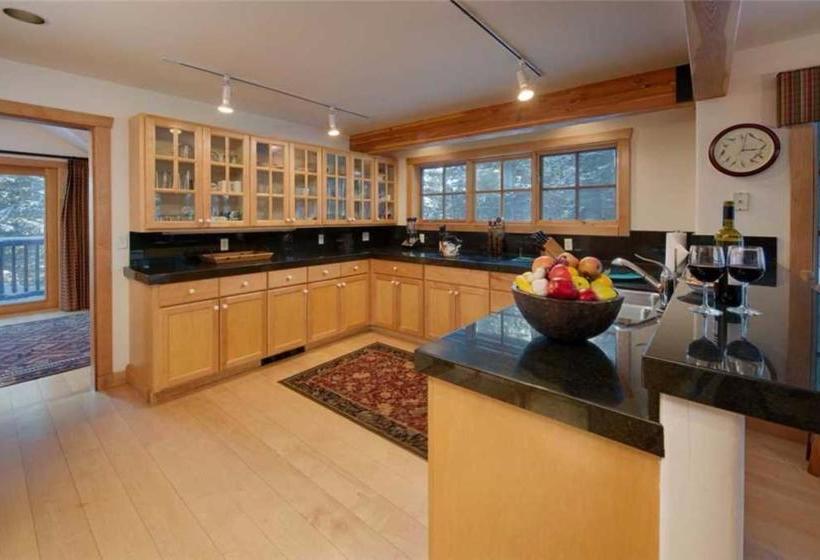 هتل Phoenix House