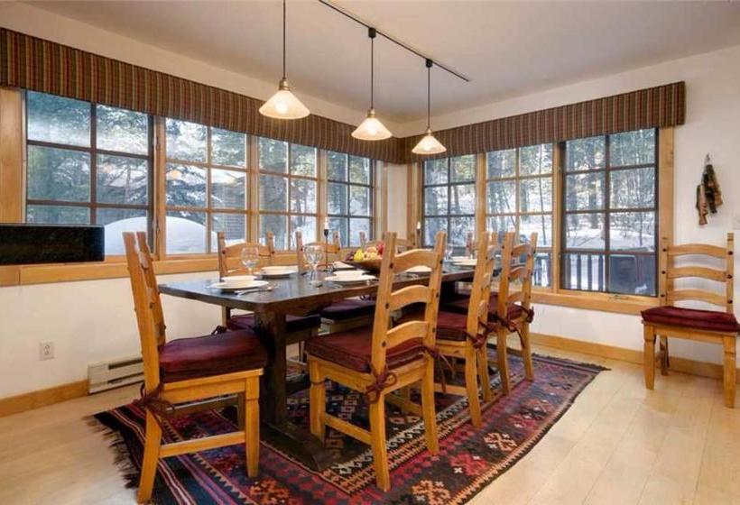 هتل Phoenix House