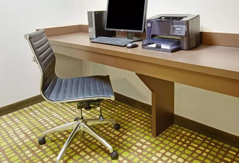 Hotelli Quality Inn & Suites