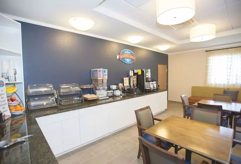 Hotelli Quality Inn & Suites