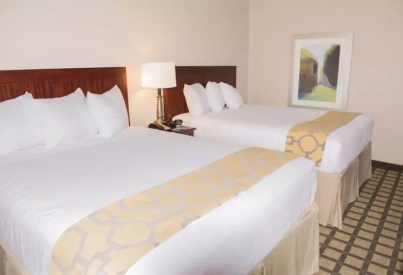Hotelli Quality Inn & Suites