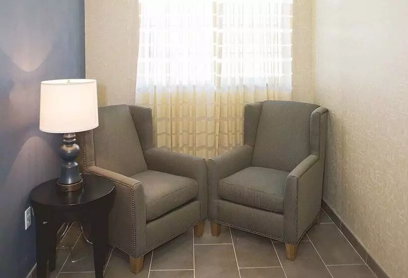 Hotelli Quality Inn & Suites
