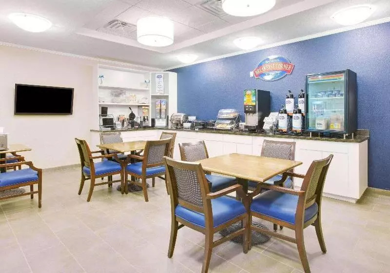 Hotelli Quality Inn & Suites