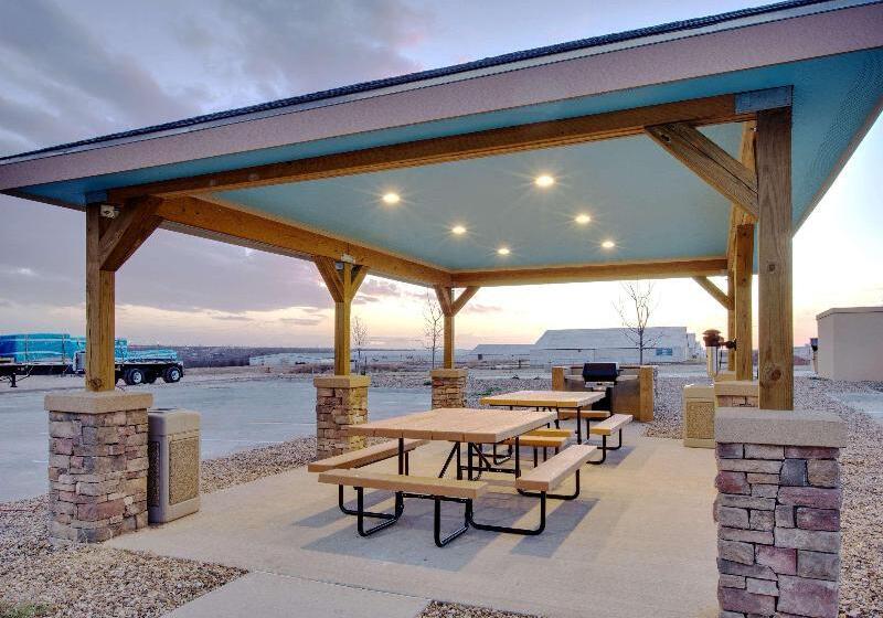 בית מלון כפרי Quality Inn & Suites