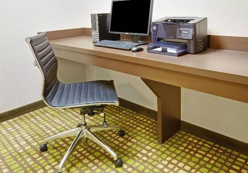Hotelli Quality Inn & Suites