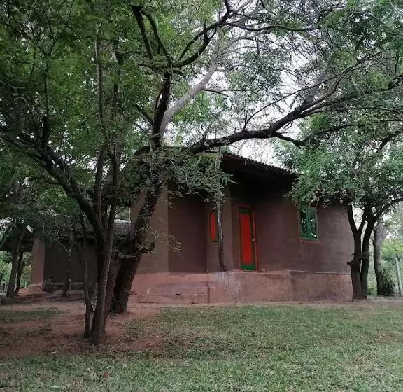 ホテル Clay Hut Village