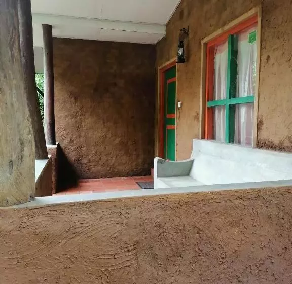 ホテル Clay Hut Village