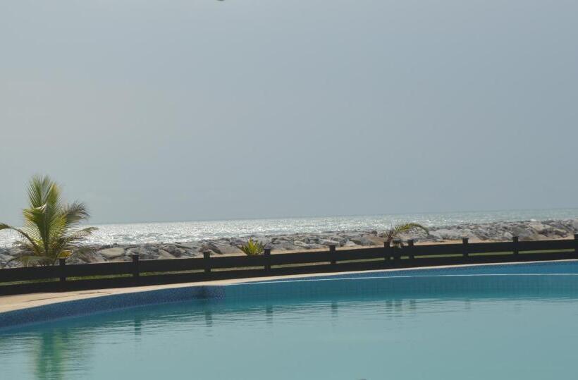 Отель Elmina Bay Resort