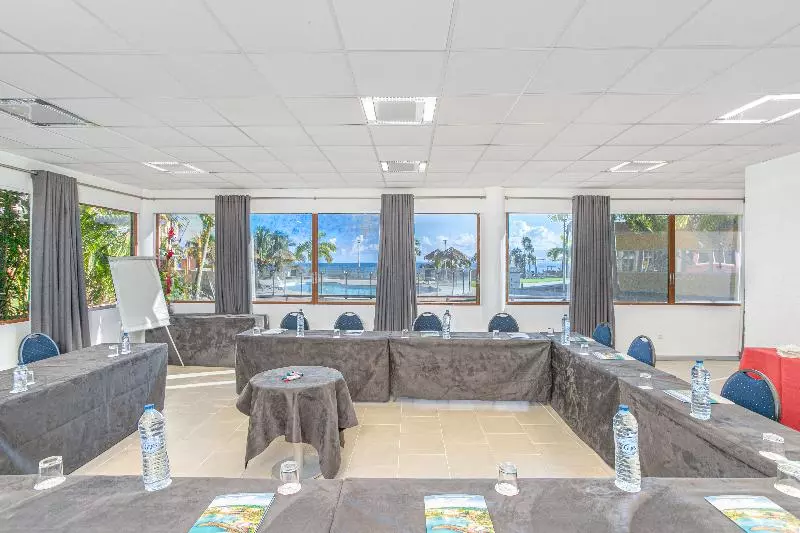 هتل Karibea Beach Resort Clipper