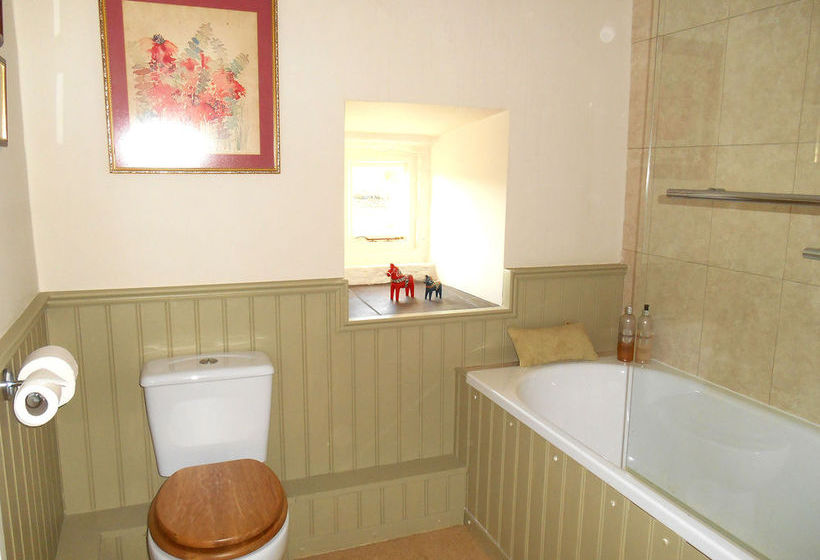 Low Hall Country House