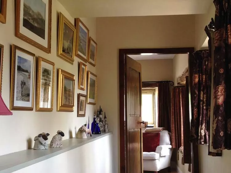Low Hall Country House