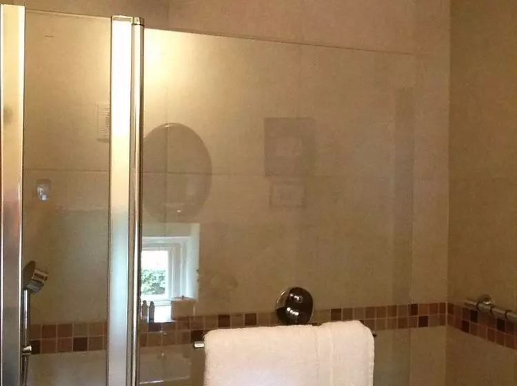 Low Hall Country House