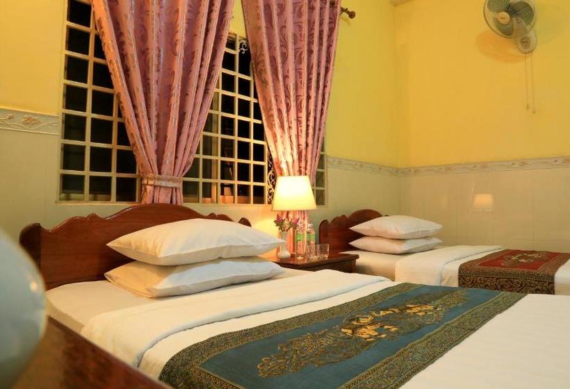 پانسیون The Golden Square Villa