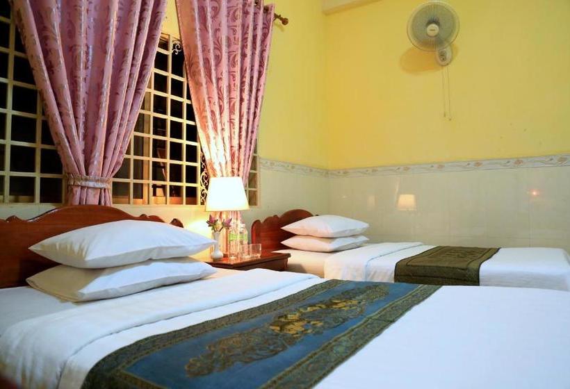 پانسیون The Golden Square Villa