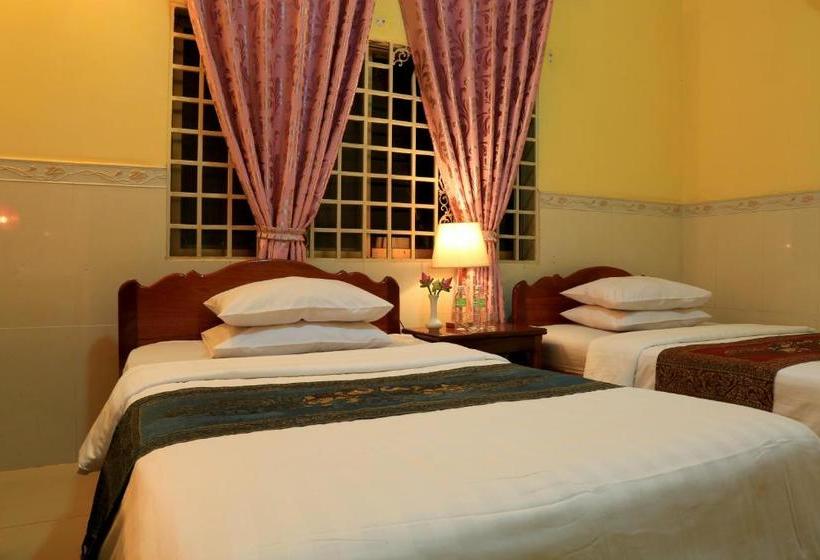 پانسیون The Golden Square Villa