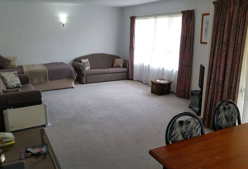 Hobson's Choice Motel