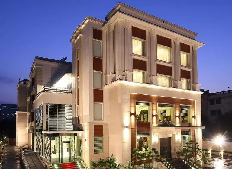 هتل Ameya Suites