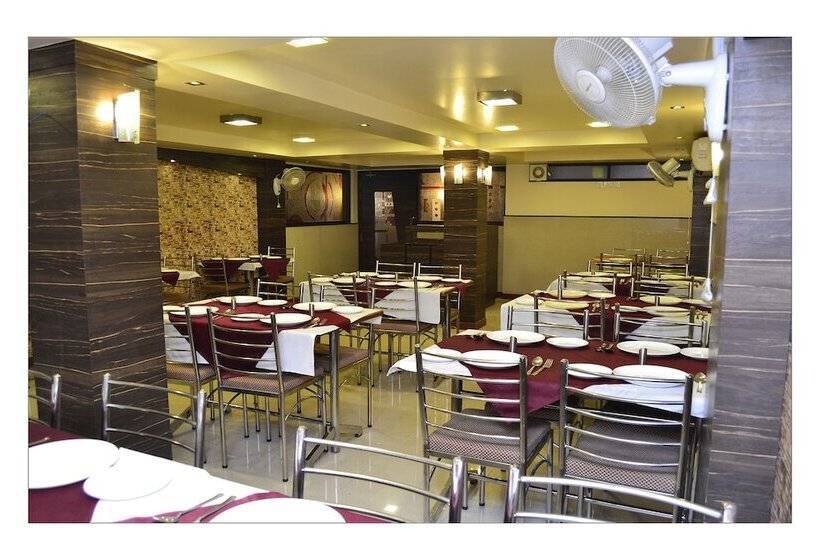 酒店 Raghav Palace