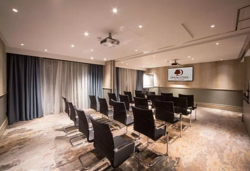 ホテル Doubletree By Hilton London Kingston Upon Thames
