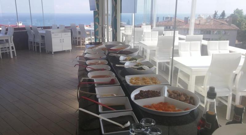 هتل Hermias Marin