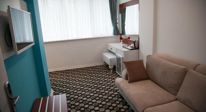 هتل Hermias Marin