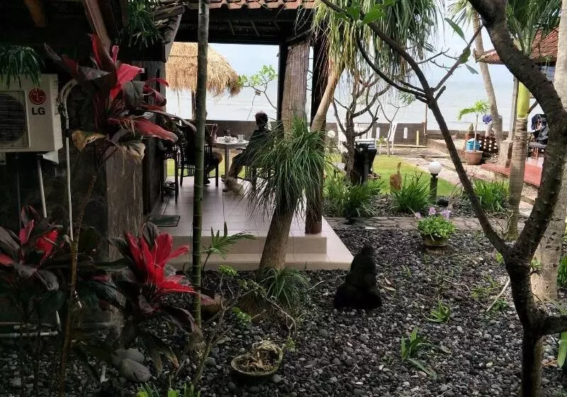 هتل Temple Cafe & Seaside Cottages