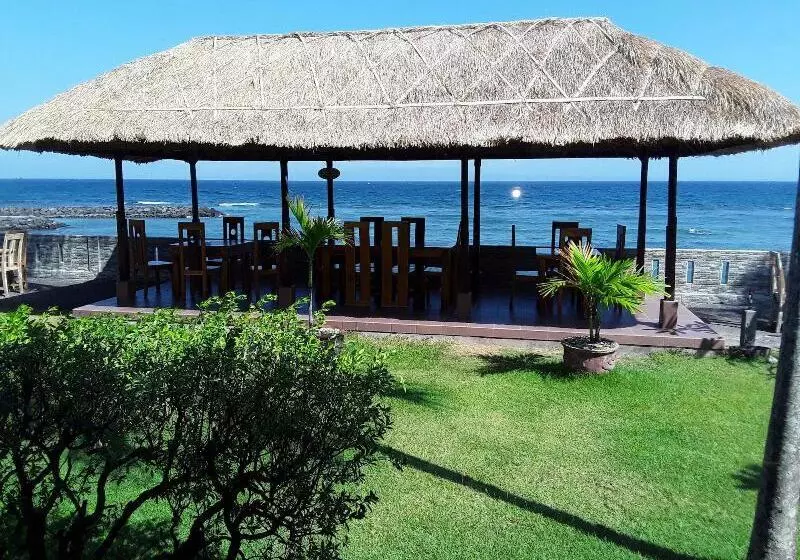 هتل Temple Cafe & Seaside Cottages